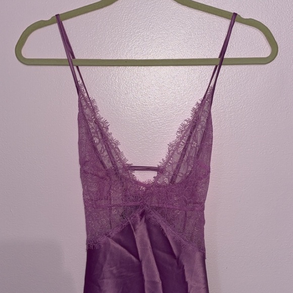NWOT Victoria Secret Lace Plunge Slip - Picture 3 of 14